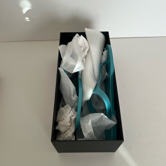 Authentic NWB Kurt Geiger London Maddison  T-Bar Sandal,size 5 - Picture 4 of 5